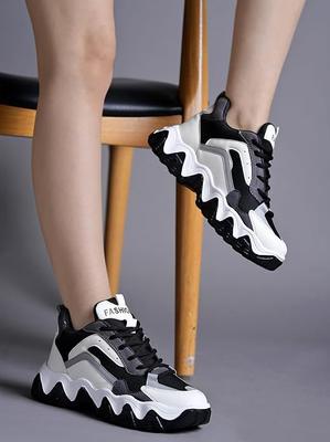 Женские кроссовки Shoetopia на шнуровке