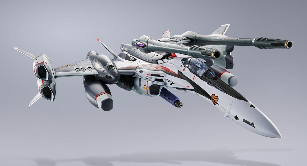 TAMASHII NATIONS Macross - Tornado Messiah Valkyrie (Revival Ver. Used by Alto Saotome) DX Chogokin Figure