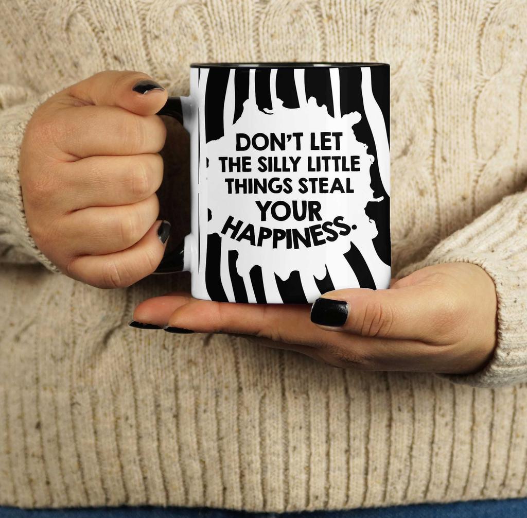 Inkdotpot Не позволяйте глупым мелочам украсть ваше счастье. Керамическая кофейная кружка на 11 унций. Смешные цитаты. Сотрудник, начальник, коллега, день рождения.