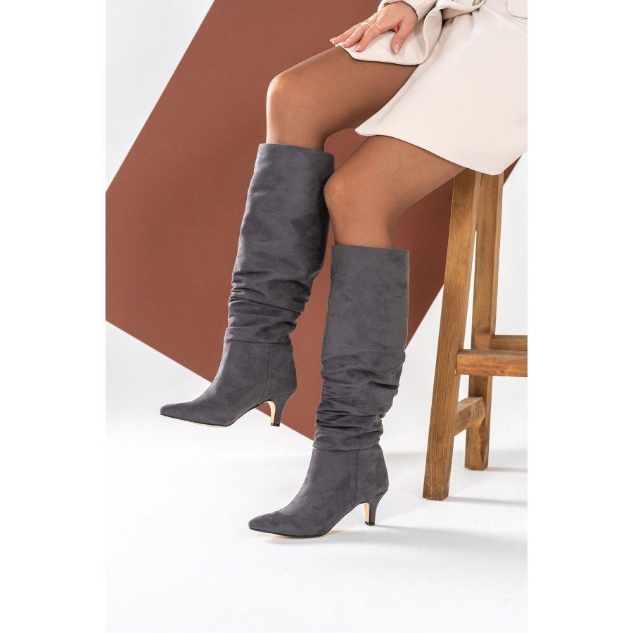 Женские замшевые высокие сапоги на среднем каблуке