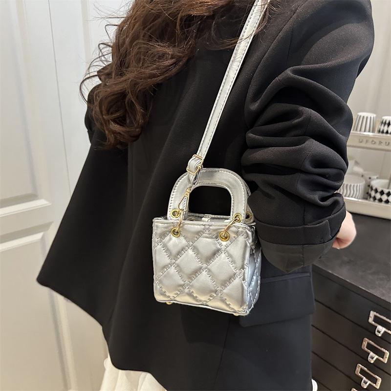 Модная бриллиантовая портативная маленькая квадратная сумка женская сумка 2025 лето новая женская сумка через плечо сумка-мессенджер