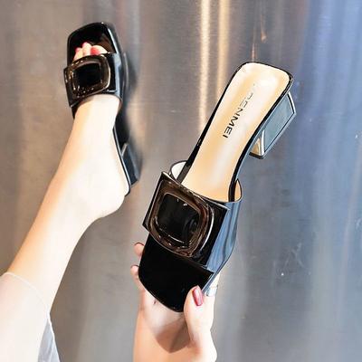 Крутые шлепанцы на высоком каблуке женские летние для улицы 2025 новая мода на среднем каблуке на толстом каблуке фея маленькая свежая шлепанцы на одном ремешке