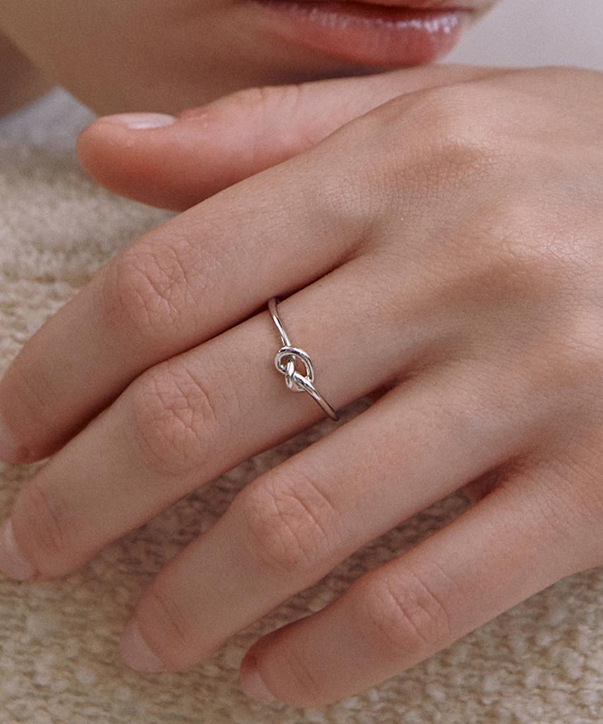 Кольцо Akarki из стерлингового серебра 'Lovin' Knot'