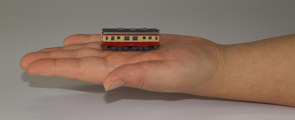 Rokuhan Z Gauge Z Shorty Kiha52 Железнодорожная модель дизельного вагона ST002-1