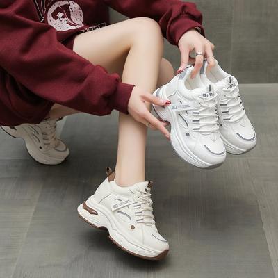 Весенние и осенние повседневные туфли женские невидимые внутренние увеличивающие рост туфли 2025 новые модные универсальные маленькие белые туфли на плоской подошве