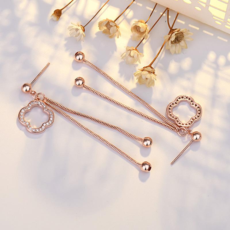 BELLA BOX Серьги S925 из серебряной иглы 'Маленький аромат', клевер-четырехлистник, новый нишевый аксессуар 2025 года, легкая роскошь, серьги-кольца для женщин