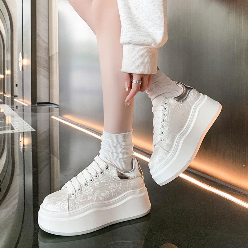 Женская обувь на платформе, увеличивающей рост, универсальная спортивная обувь Guochao, женская весна 2025, новый национальный стиль, суперхит, маленькие белые туфли