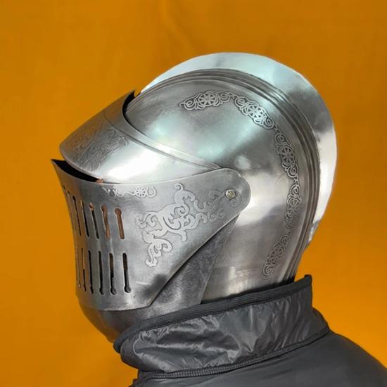 Dark Soul Unisex Warrior Steel Helmet Elegant Medieval Armor for LARP, Cosplay Reenactment Handmade