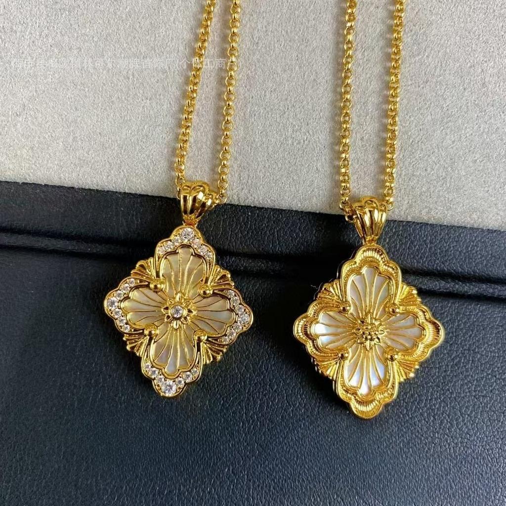 Ожерелье из 18-каратного золота с большим двухсторонним четырехлистным клевером и эмалью