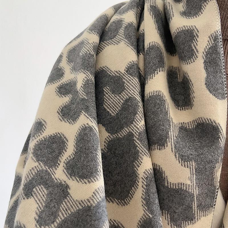 Animal Leopard Print Fashion Short Beard Tassel Decoration Ladies Thermal Scarf Air Conditioning Shawl