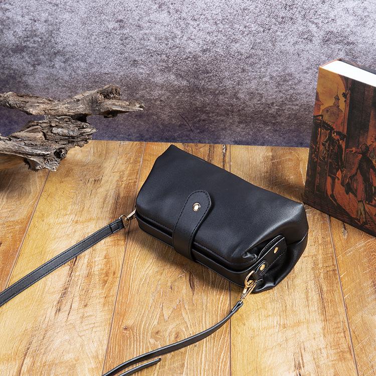 Light Retro Single Shoulder Handbag Tote Bag Mini Bag Lipstick Bag