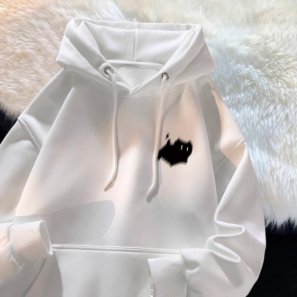 Chinese-style small animal print 2D pullover hoodie for fashionable daily wear in 2025, with a hooded top design