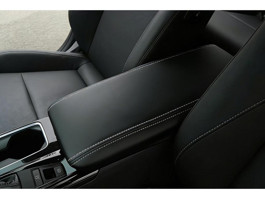 Чехол-подлокотник из микрофибры и кожи для Toyota Camry 9-го поколения 2024-2026 гг. - Прочный, износостойкий и грязеотталкивающий.