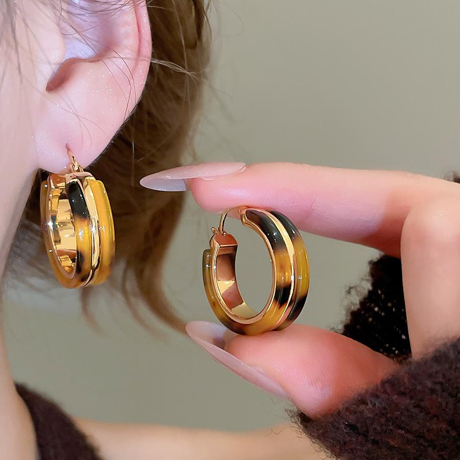 Серьги-гвоздики из серебряной иглы, из смолы и искусственной кожи с леопардовым принтом, геометрические, круглые, в виде цветка, осенне-зимние, нишевые, высокого класса, женские