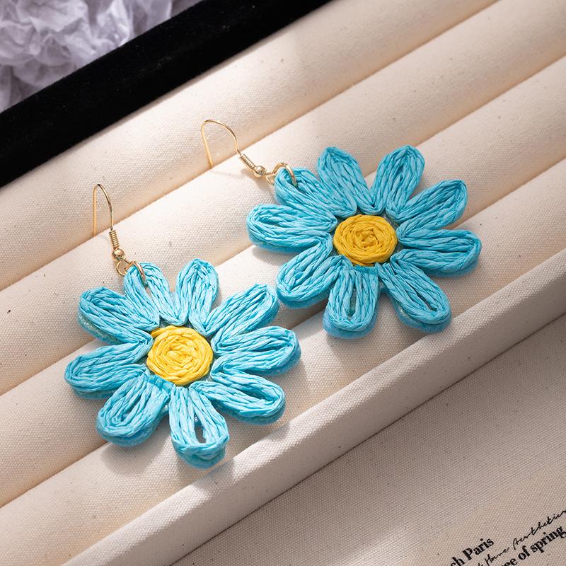 Summer Hand-woven Daisy Earrings Beach Resort-style Raffia Contrasting Flower Earrings
