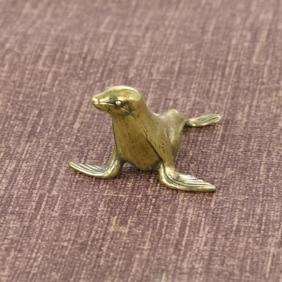 1 Pcs Antique Brass Sea Lion Ornament Handcrafted Creative Desktop Paperweight Metal Collectible Craft with Engraving Casting