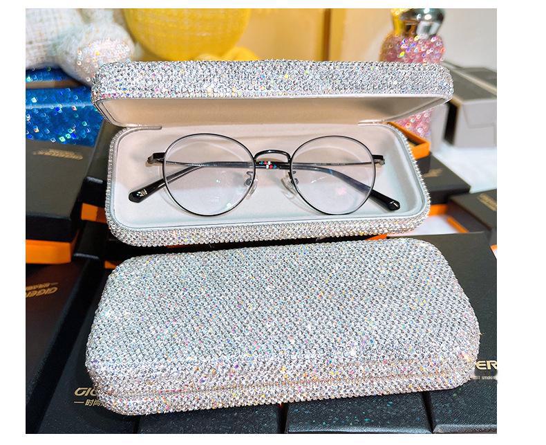 Роскошный футляр для очков с бриллиантовой инкрустацией: Элегантное и портативное хранилище для солнцезащитных очков и очков по рецепту