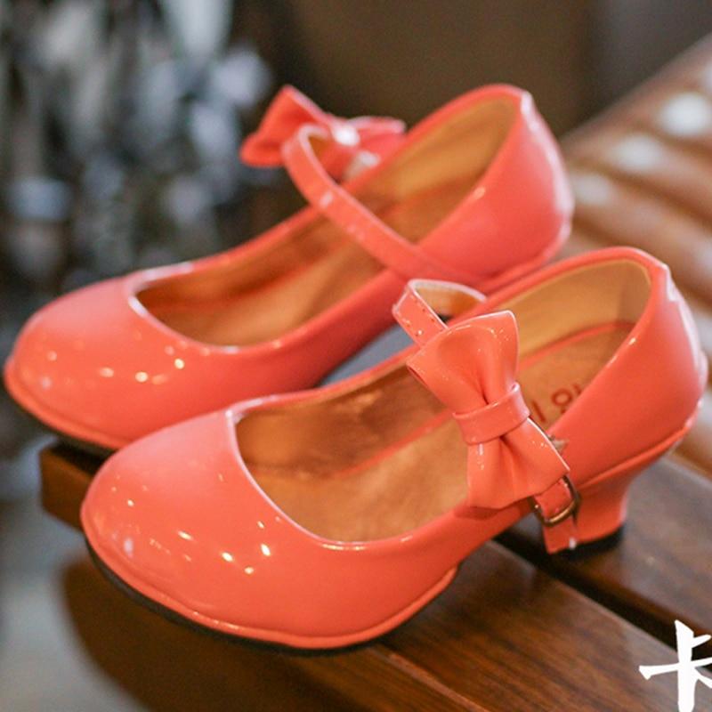 Кожаные туфли для девочек. Сандалии с бабочкой. Детская обувь. Высокие каблуки. Милые сандалии принцессы для девочек.