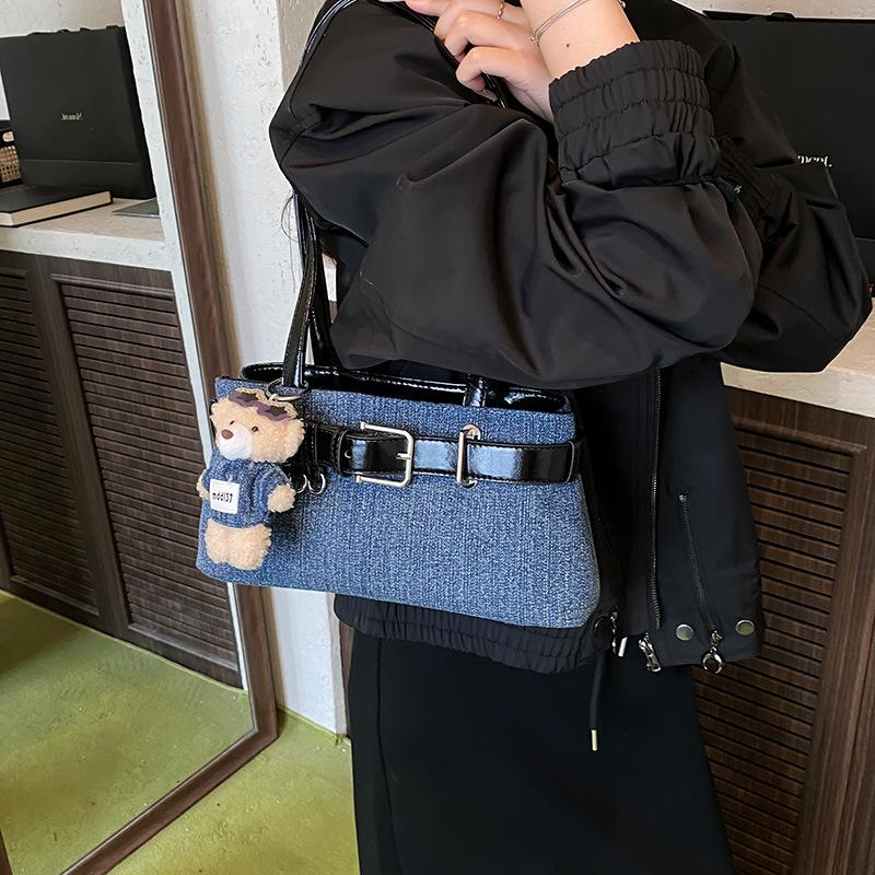 Сумка большой вместимости женская осенне-зимняя универсальная 2025 новая повседневная на плечо подмышку сумка высококачественная текстура рабочая сумка для поездок