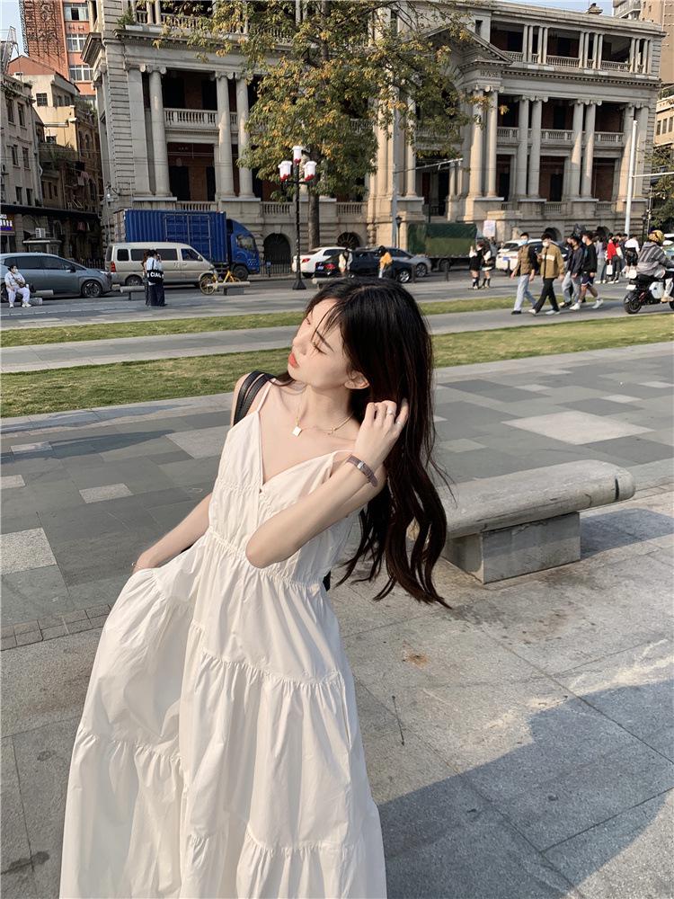 Женское приталенное белое платье в французском стиле для пляжа с V-образным вырезом и бретелями-спагетти