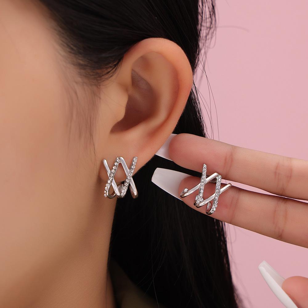 Винтажные серьги-гвоздики с крестообразной оправой и бриллиантами Niche Unique Design X Letter Temperament Titanium Steel Earrings Spot