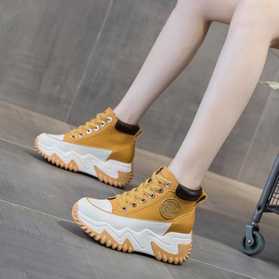 Почвенные сандалии женские кожаные летние новые универсальные дышащие полые увеличивающие рост высокие кеды повседневные белые туфли прилив