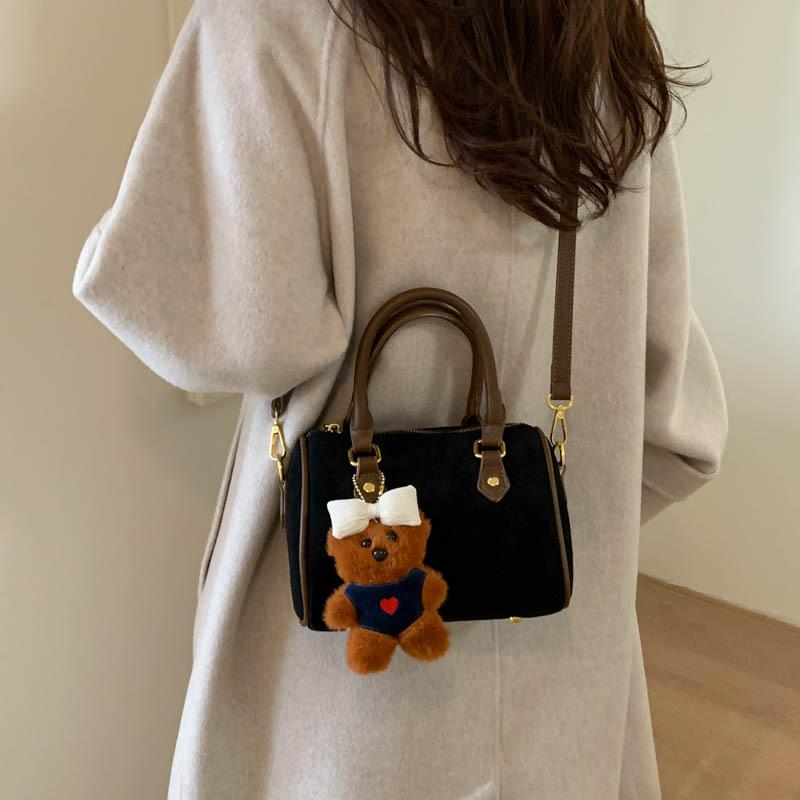 Высококлассная нишевая сумка женская повседневная сумка-бостон 2025 новая модная осенне-зимняя универсальная одноплечевая сумка-кроссбоди сумка-подушка