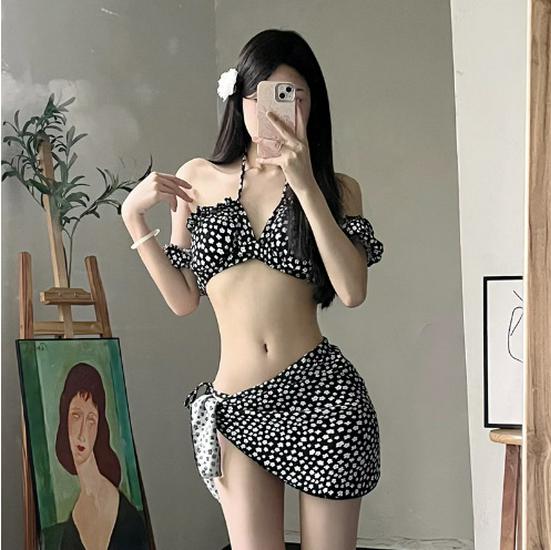 2024 Цветочный купальник-топ-бандо на одно плечо: Сексуальный костюм-тройка с юбкой с разрезом