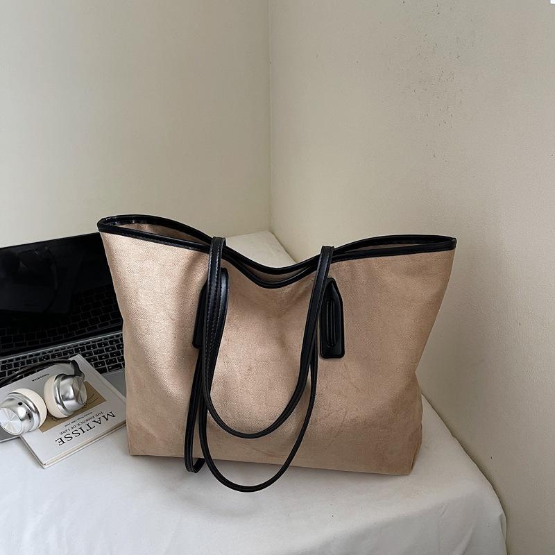 Женская сумка-тоут большой вместимости 2025 новая осенне-зимняя универсальная матовая ретро сумка на плечо замшевая рабочая сумка для поездок