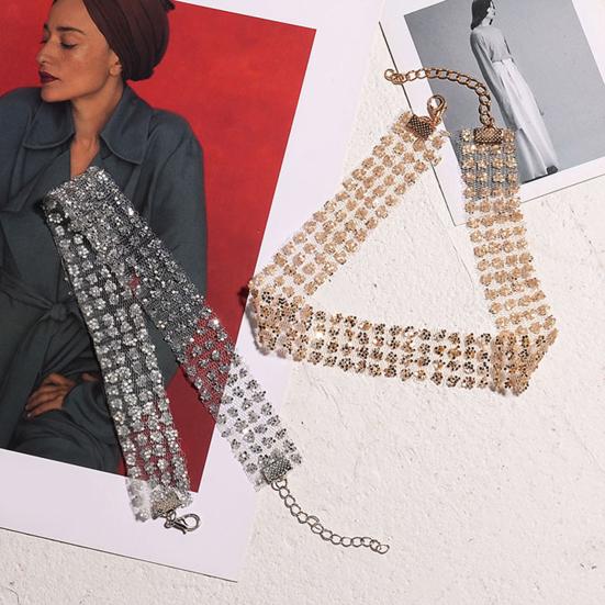 Прочное ожерелье-чокер с привлекательным портативным декором из пайеток