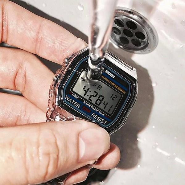 Clear Day Simple Classic Metal Electronic Watch