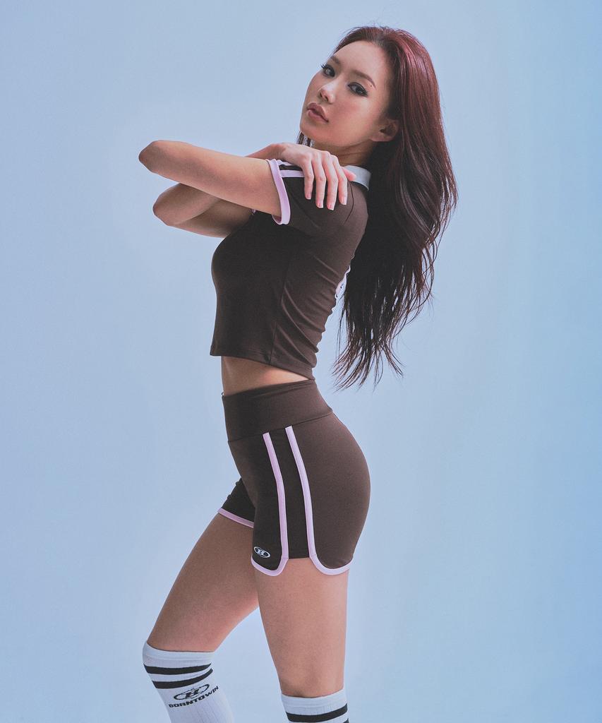 BORN TO WIN W Brntw Football Crop T-Shirts [Brown]