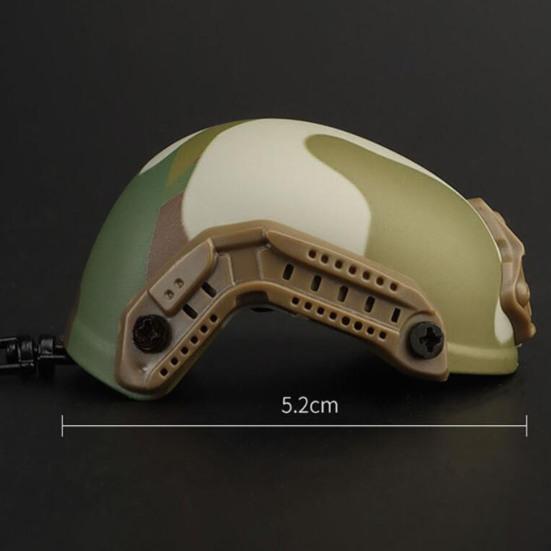 Брелок-подвеска со скрытой открывалкой для бутылок. Реалистичный легкий широко используемый орнамент в виде брелка в форме шлема.