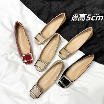 Увеличение роста 5 см металлическая квадратная пряжка классические лаковые туфли на плоской подошве женские 2025 новые французские с квадратным носком с неглубоким вырезом одинарные туфли