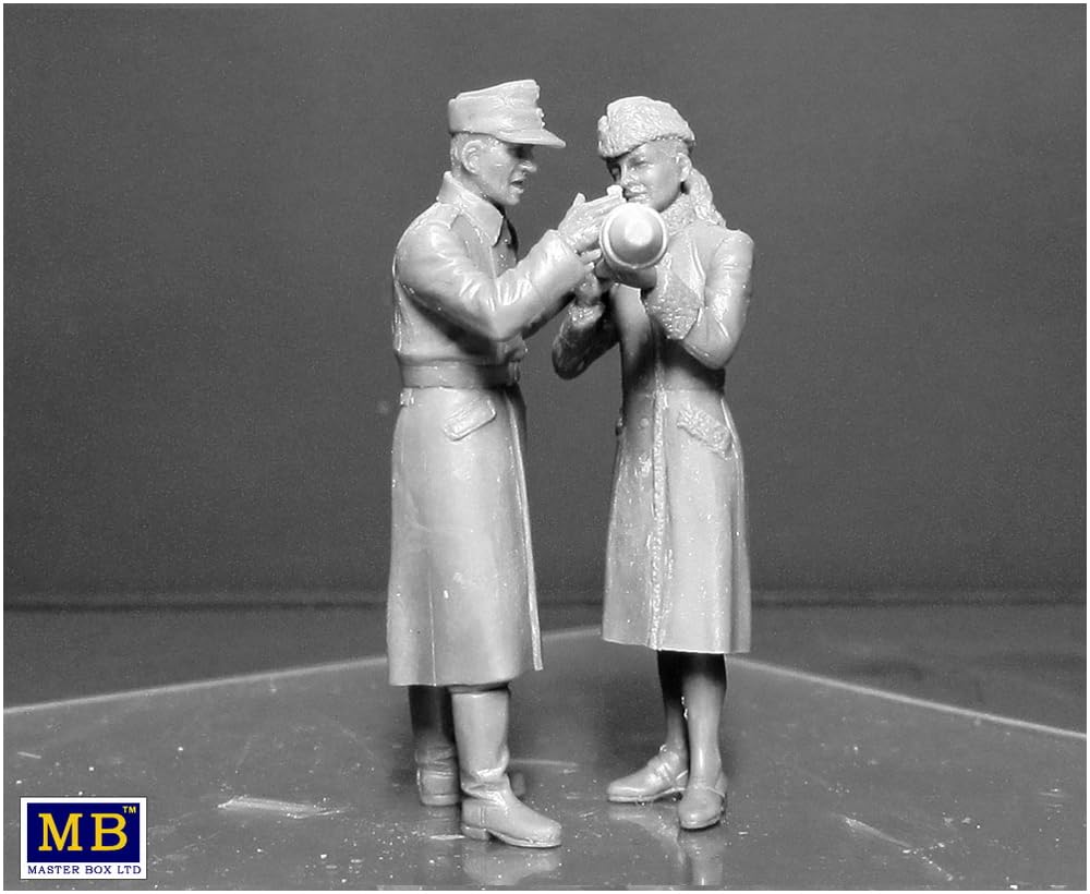 Master Box German Volkssturm 4 Figures 1 Woman Plastic Model MB35172 1/35 + 1944-45