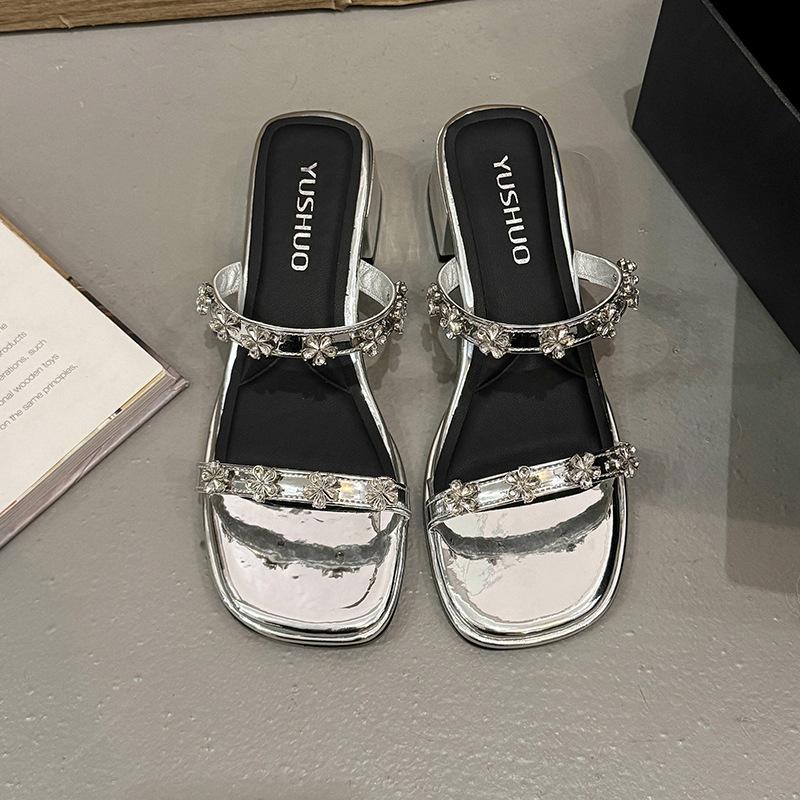 Летние сандалии женские толстые каблуки высокие каблуки стразы верхняя одежда открытый носок новый ремешок 2025 с юбкой сандалии