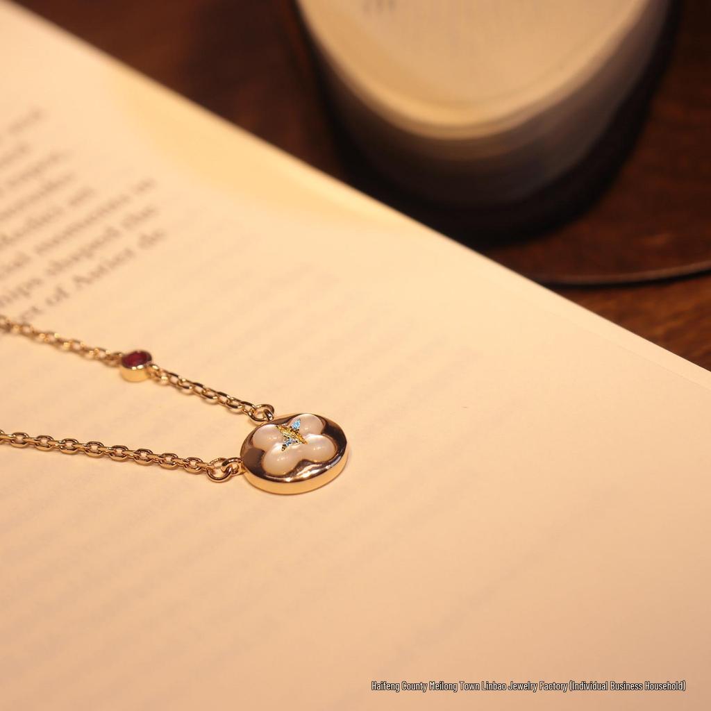 Элегантное колье с четырехлистным клевером и осликом из розового золота для женщин