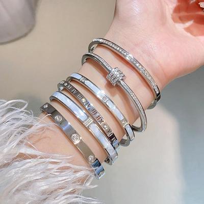 Изысканный браслет из гипсофилы: Женские украшения высокого класса из титановой стали, не тускнеющие