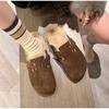 Модные новые женские тапочки Меховые балетки Короткие плюшевые мюли Обувь Женская модная обувь с пряжкой Мягкая подошва Хлопковая обувь Замшевые домашние теплые тапочки Мюли