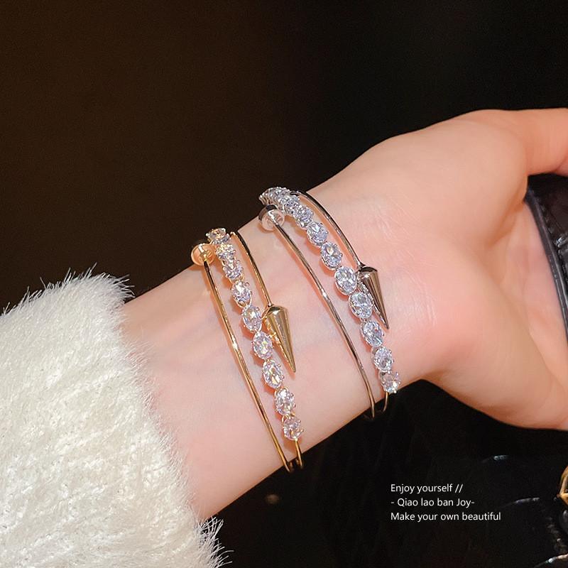 Gold Silver Zircon Hoop Hand Chain With Geometric Design For Fashion Accessories