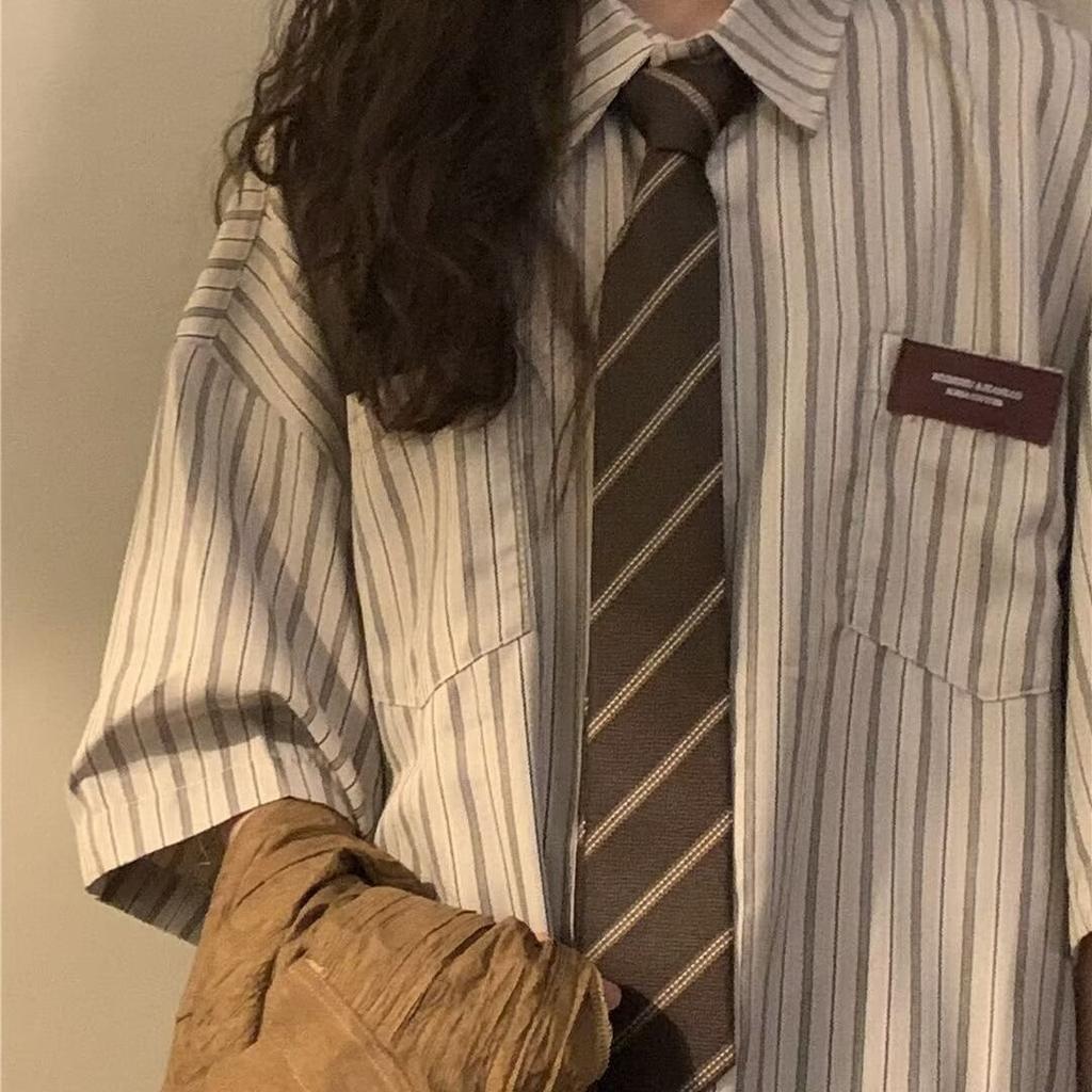 Полосатая рубашка мужская летняя повседневная студенческая свободная нишевая дизайнерская забавная новая мужская верхняя одежда