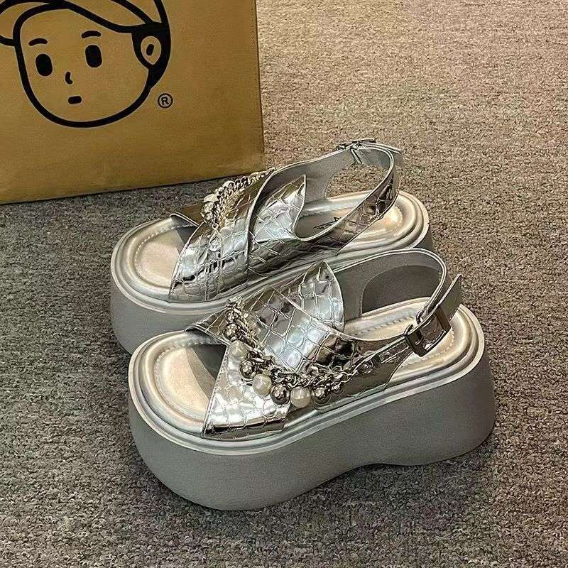 Женские сандалии на платформе с увеличением роста, 2025, новая летняя обувь, высококлассные серебристые европейские сандалии-маффины для пляжа