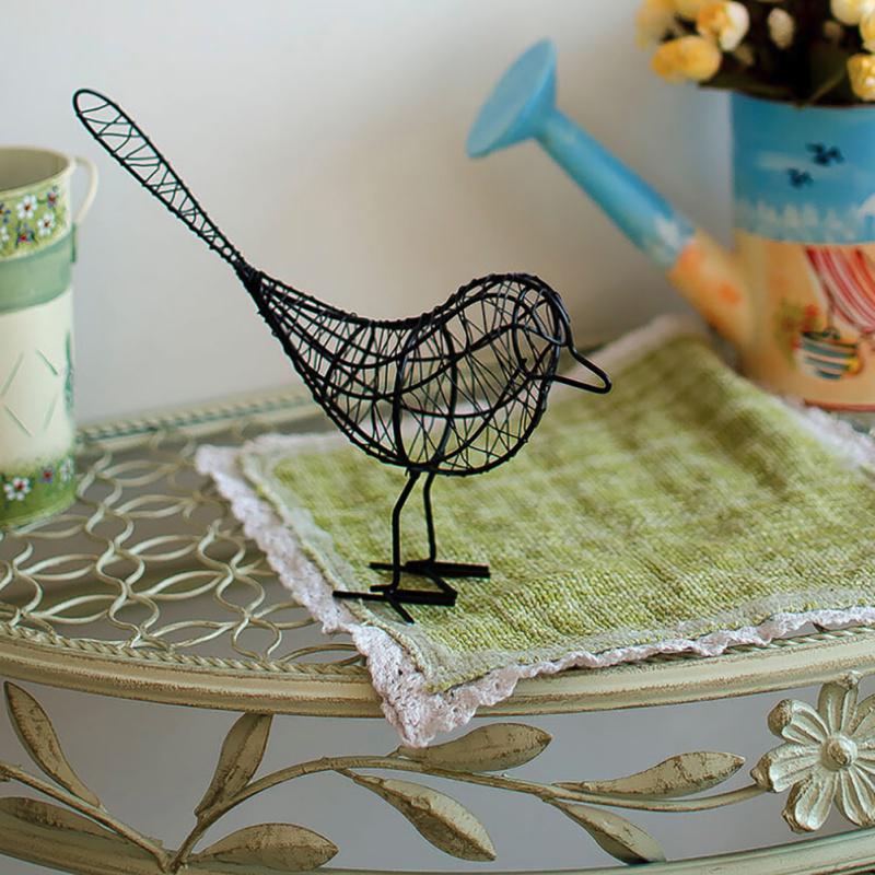 Металлическая модель птицы из железной проволоки