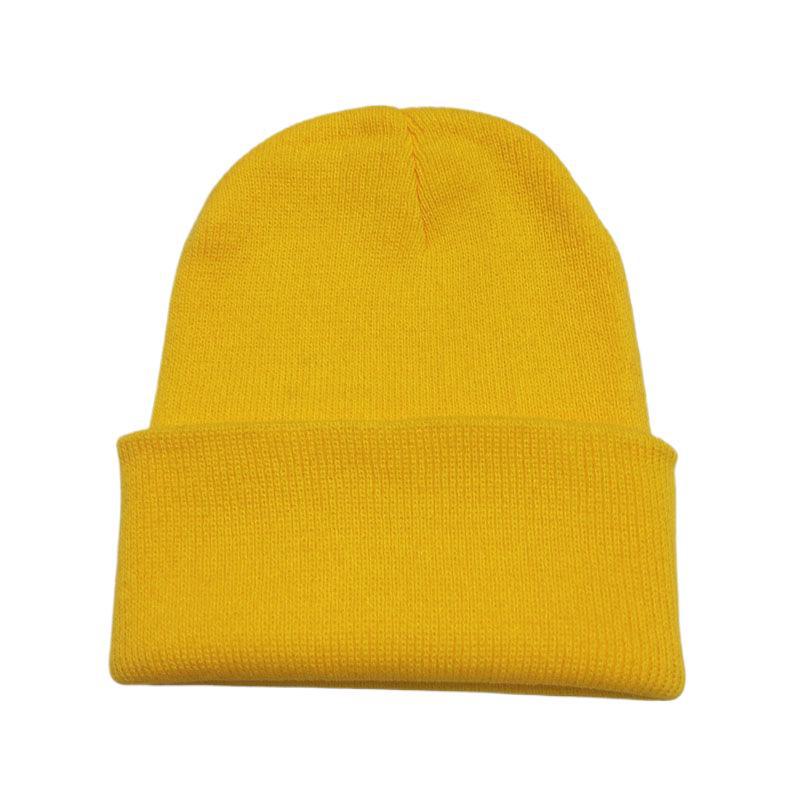 Уютные вязаные шерстяные шапки на осень и зиму - однотонные