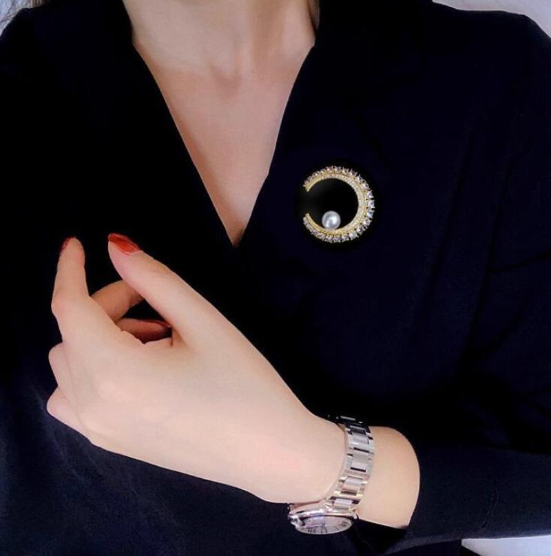 Women Pearl Rhinestone Lapel Pin Elegant C-Shape Overcoat Jewelry Gift for Her Shiny Dress Clips