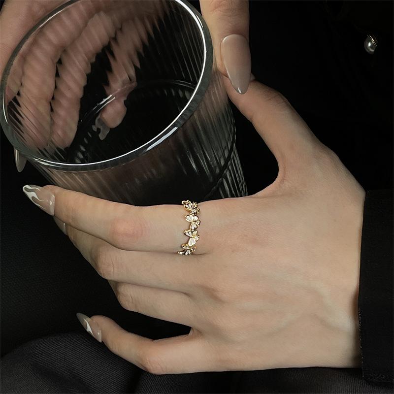 Новая серия дисковых языковых колец Золотая бабочка Роза Открытое кольцо Нишевый дизайн Французское премиальное наборное кольцо