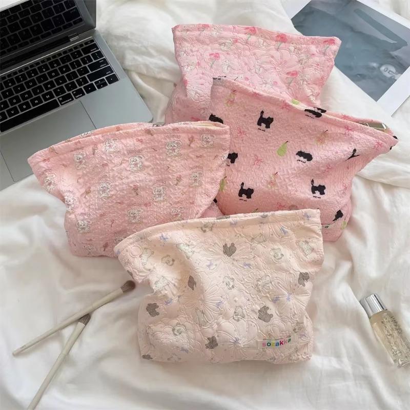 Large Capacity Portable Travel Cosmetic Organizer Wash Bag Embossed Cartoon Cosmetic Bag Women Makeup Bags Skincare Storage Bag