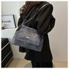 High-quality Retro Large-capacity Shoulder Bag Slung Tote Bag Female  New Chain Commuting Fashion Joker Shoulder Bag