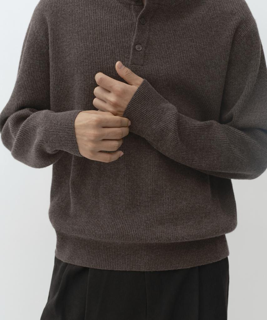 MUSINSA STANDARD [Victoria Wool] Minimal Ribbed Henley Neck Knit [Brown]