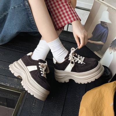 2025 новая осенняя кожаная платформа небольшое увеличение высоты повседневная обувь обувь для папы женская шнуровка обувь Форреста Гампа спортивная обувь